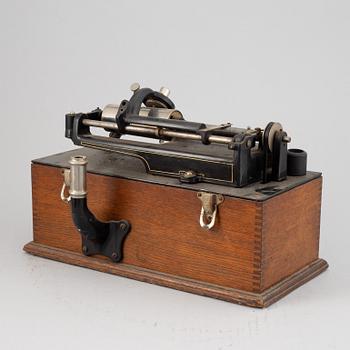 A 'Edison Home phonograph" from Edison, Late 19th century.