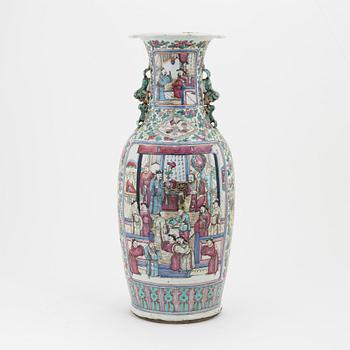 A large famille rose vase, Qing dynasty, 19th Century.