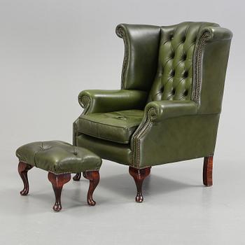 FÅTÖLJ MED FOTPALL, Engelsk stil, 2000-tal.