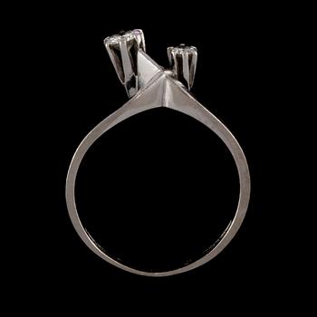 RING, 18k vitguld med 2 briljantslipade diamanter, 0.22 ct, Alton, Falköping, 1969. Vikt 2 g.