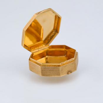 DOSA, 18K guld, importstämplat, Stockholm, 1917. Vikt 12,0 gram.