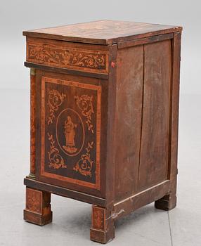 An Italien late 18th century chamber pot cupboard.