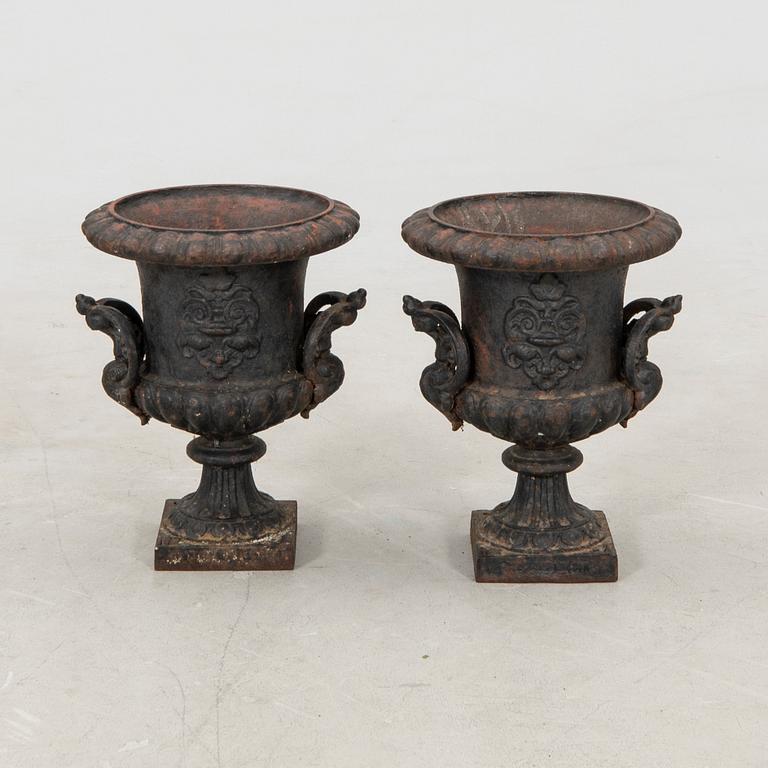 Garden urns, a pair by Skoglund & Olsson, 20th century, cast iron.