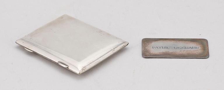 CIGARETTETUI resp FRIBILJETT, silver, bla C G Hallberg, 1891 samt 1968.