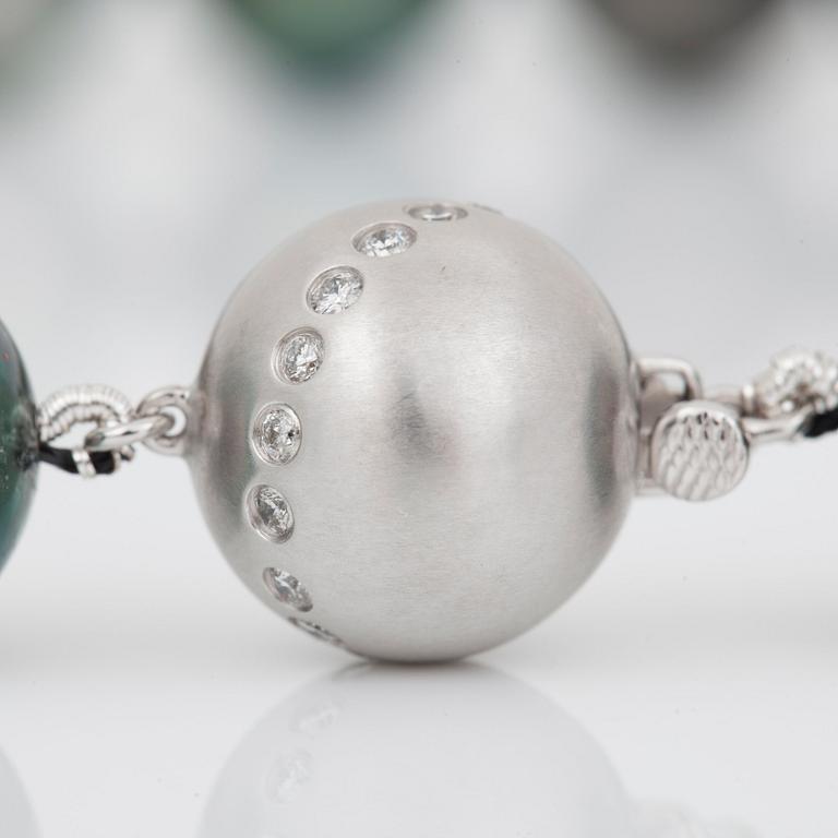 A cultured Tahiti pearl necklace.