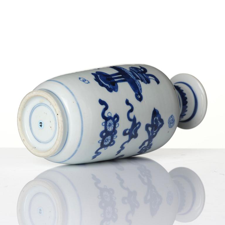 A blue and white roleau vase, Qing dynasty, Kangxi (1662-1722).