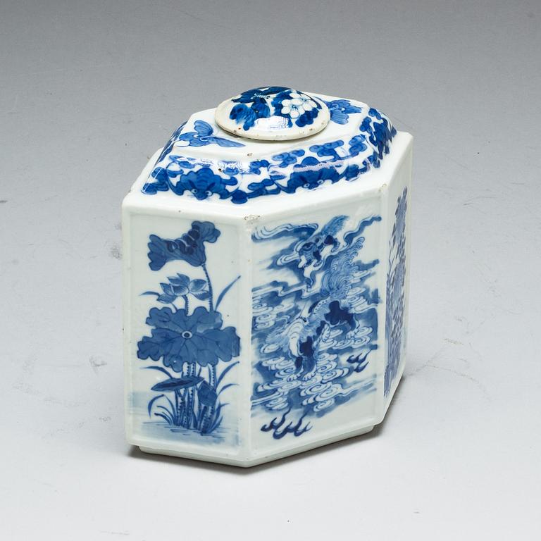 TEDOSA, porslin. Sen Qing, Kina, tidigt 1900-tal.