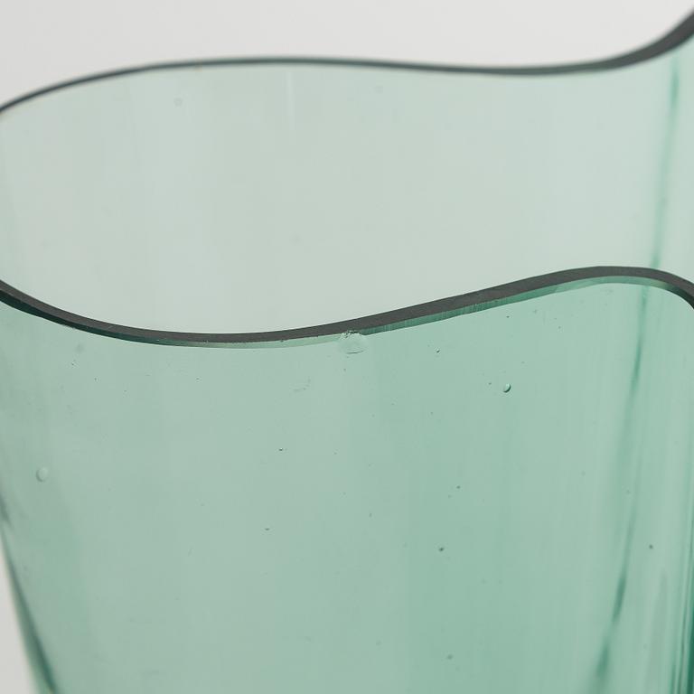 Alvar Aalto, A '9750' vase Karhula Glassworks in production 1937-1949.