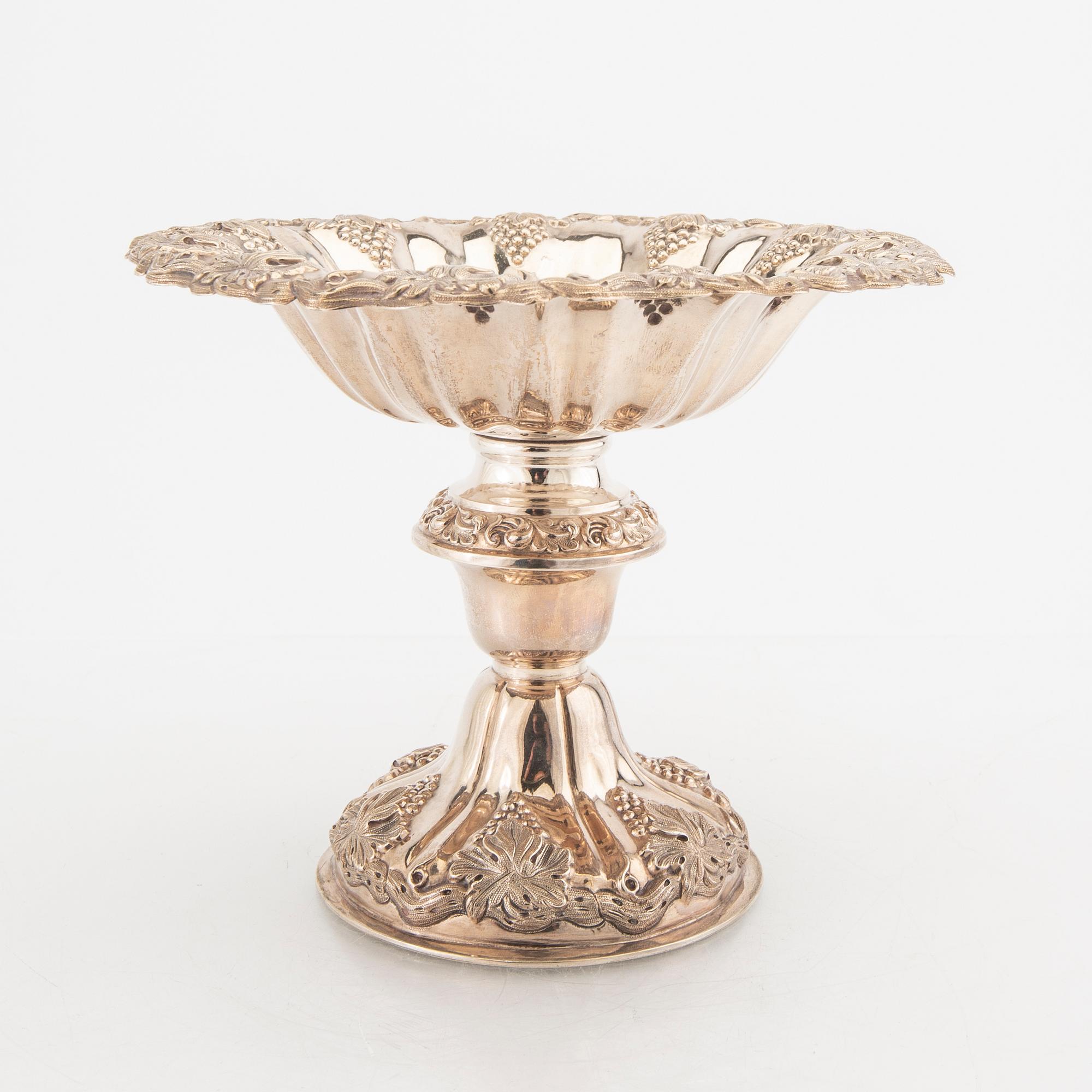 Carl Nyström skål på fot silver Stockholm 1845.