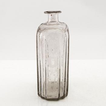 Flaska, glas. Troligen Skånska glasbruket, 1700-tal.