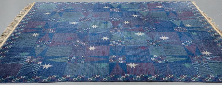 Barbro Nilsson, matta, "Stjärnflossan, blå", flossa, ca 250-253 x 249-253 cm, signerad AB MMF BN.