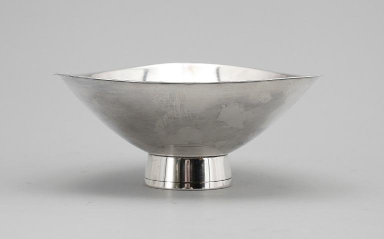 SKÅL, sterlingsilver, Gustaf Jansson, CG Hallberg, Stockholm 1957. Vikt 165 g.