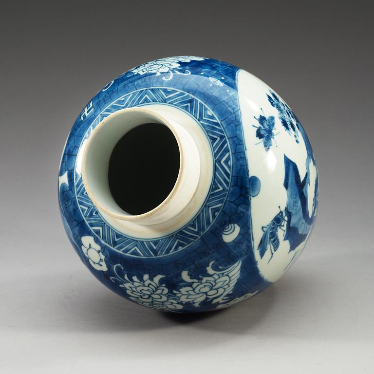 A blue and white Transitional jar, 17th Century.