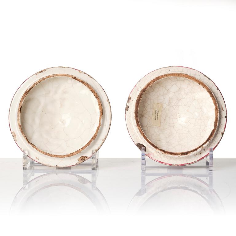 A pair of faiance historismus pharmacy jars with covers, 19th century.