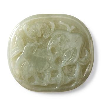 952. A nephrite placque decorated with peaches and a bat, late Qing dynasty.