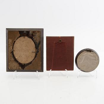 A collection of miniatures 3 pcs 17th/18th century.