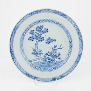 Ten blue and white pieces of a dining service, China, Qinalong (1736-95).