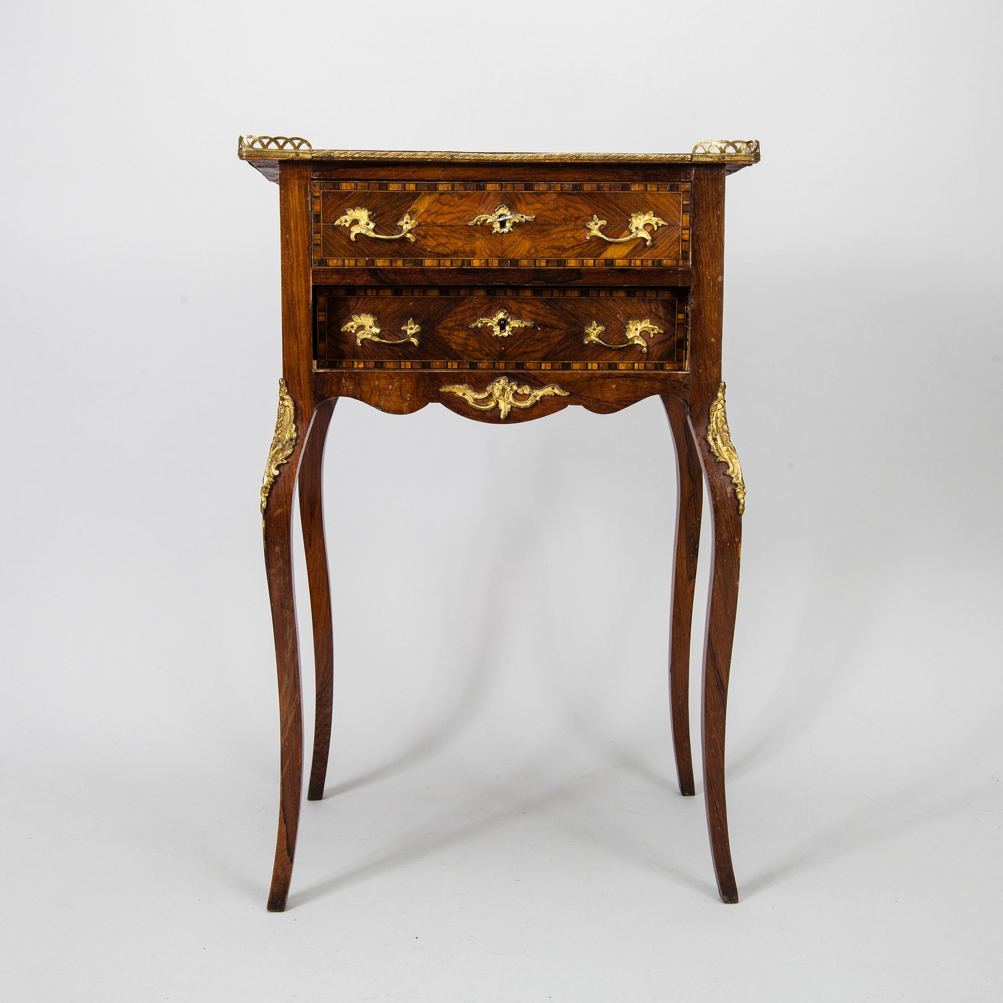 BORD / BYRÅ, rokokostil, Frankrike tidigt 1900-tal.