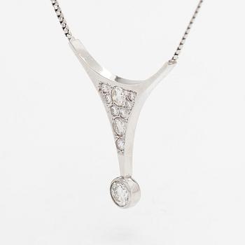 Kaulakoru, 14K valkokultaa, briljanttihiottuja timantteja yht. noin 1.37 ct. Suomalaiset tuontileimat 1988.