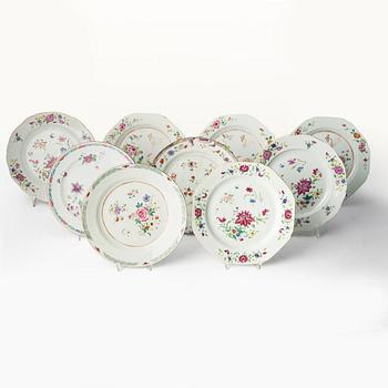 Tallrikar, nio stycken, kompaniporslin. Qingdynastin, Qianlong (1736-95).