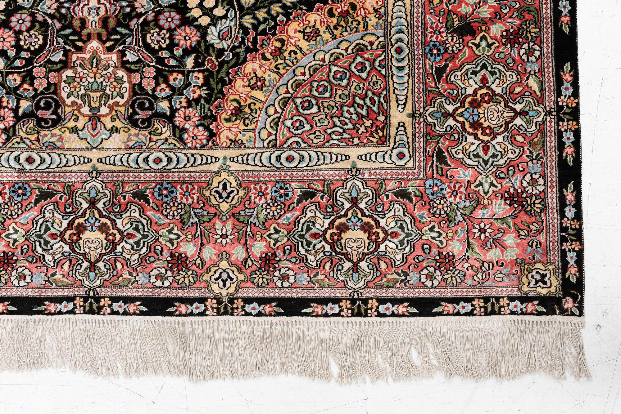 Carpet, Oriental silk, approx. 184 x 125 cm.