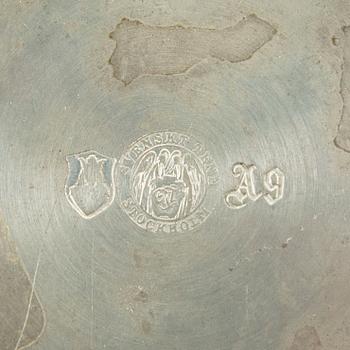 Värmeställ samt askfatshållare Firma Svenskt Tenn 1930 och 1951.