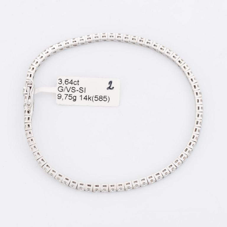 Brilliant cut diamond tennis braclet.