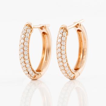 Örhängen, kreoler, 18K guld med briljantslipade diamanter.