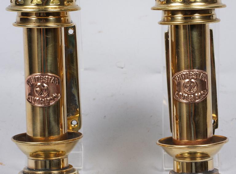 VÄGGBELYSNING, ett par, "fotogenlampor", metall/glas.