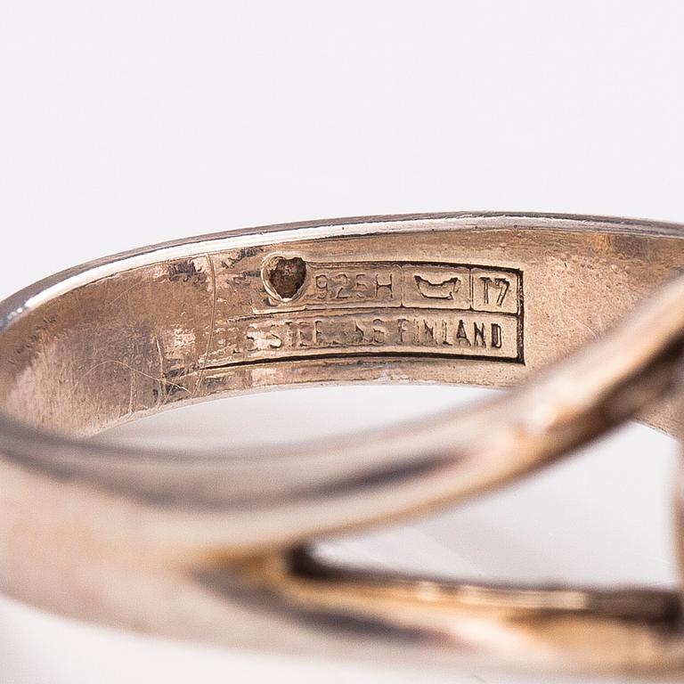 ERIK GRANIT, SORMUS, KAULAKORU ja RANNEKORU, hopeaa ja vuorikidettä. Helsinki 1962-81.