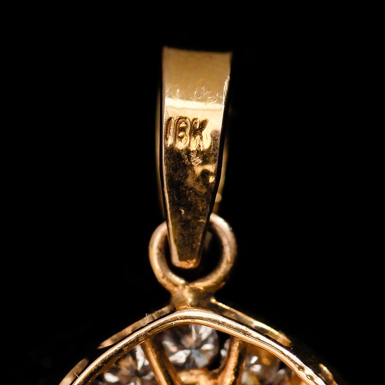HÄNGE, 18K guld, jade och briljantslipade diamanter.