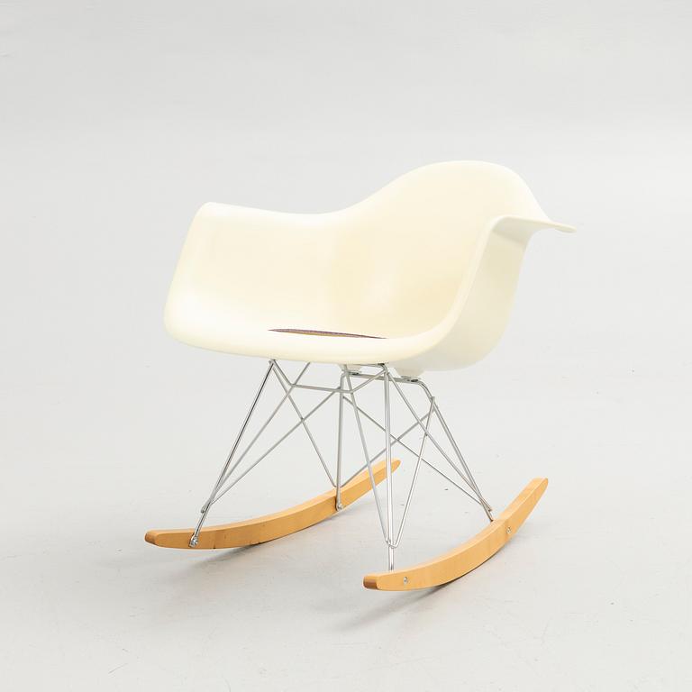 Charles & Ray Eames, Rocking chair, "Eames plastic armchair RAR", Vitra, 2005.