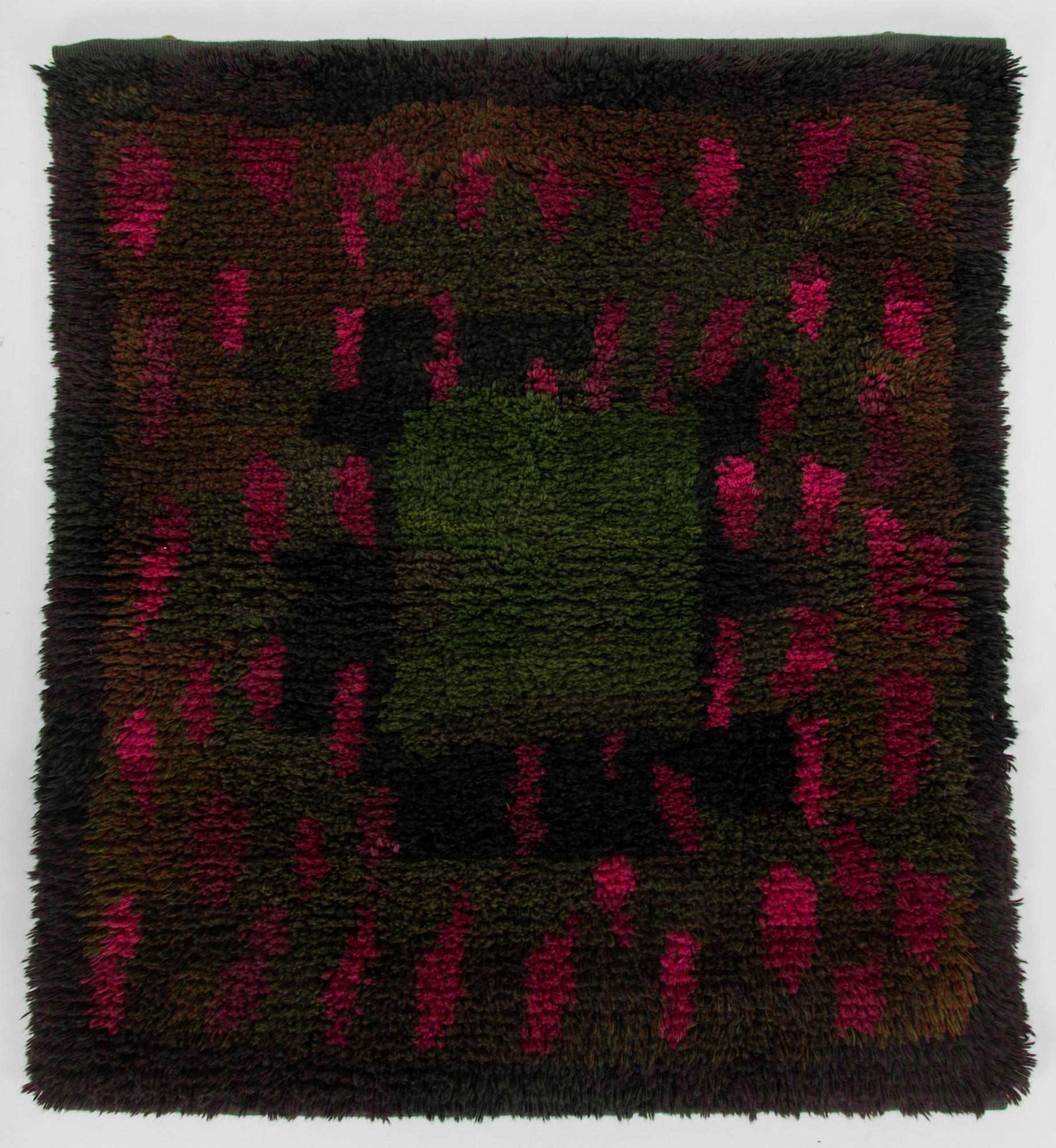 Uhra-Beata Simberg-Ehrström, rya rug, modell for Friends of Finnish Handicraft. Circa 112 x 95 cm.