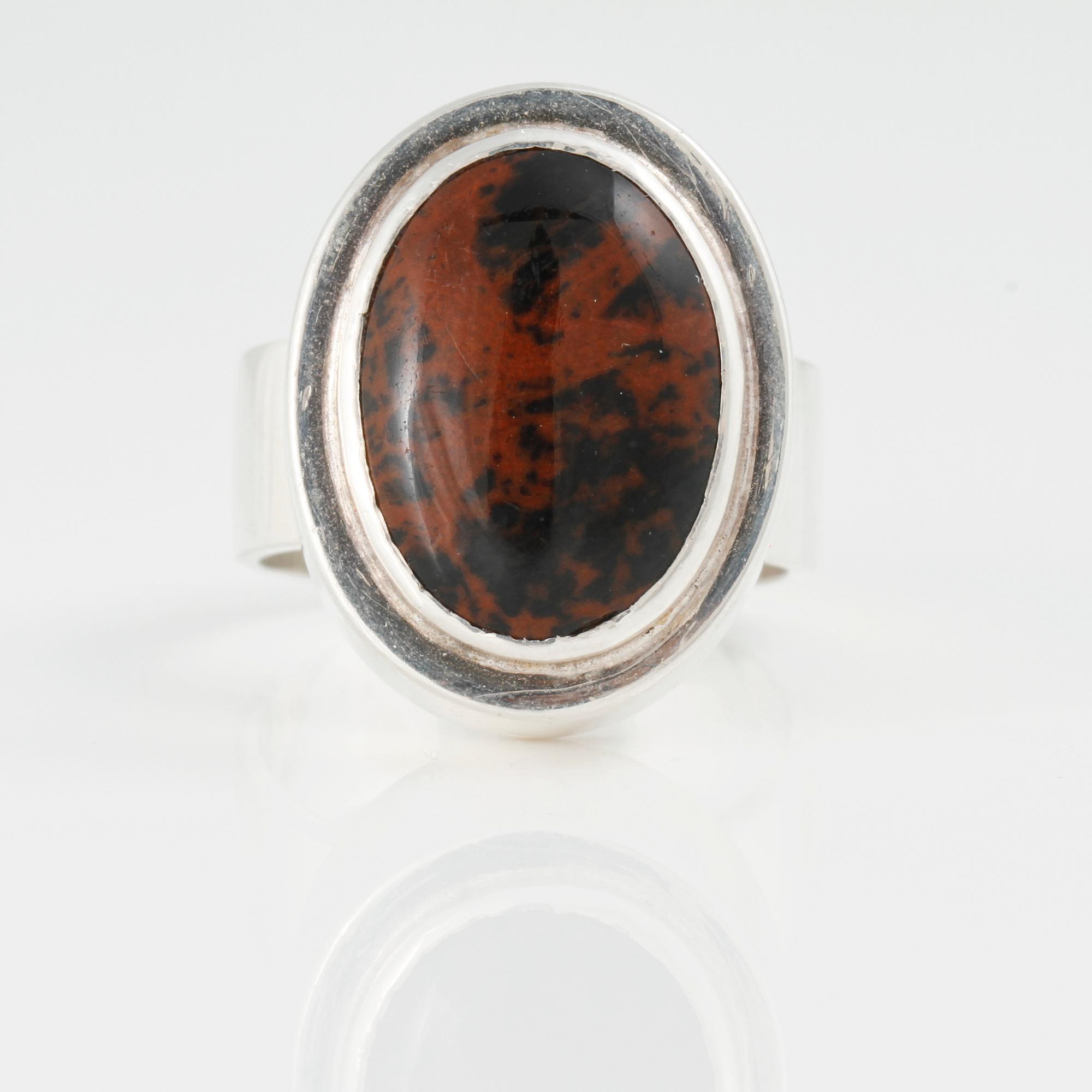 RING, med cabochonslipad jaspis, Sigurd Persson, Stockholm, 1963.