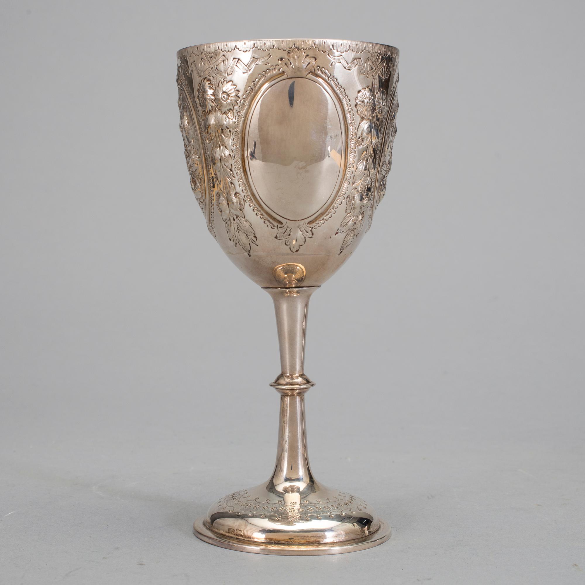 VINGLAS, sterlingsilver, Viktoriansk, Birmingham, 1872. Vikt ca 207 gram.