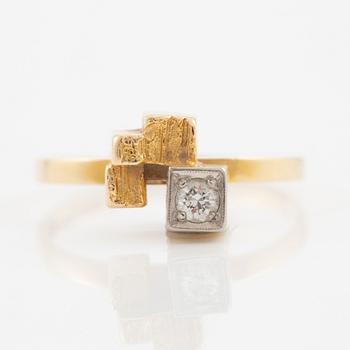 Lapponia, design Björn Weckström, ring 18K gold with brilliant-cut diamond.
