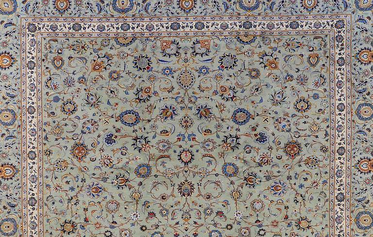A carpet, Kashan, ca 590 x 418 cm.