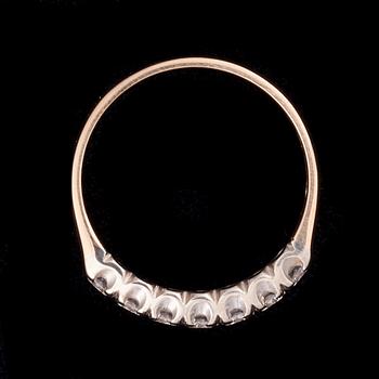 ALLIANSRING, 14K guld, 7 briljantslipade diamanter tot. 0,63 ct, kontrollstämpel 1987. Vikt 3,2 g.