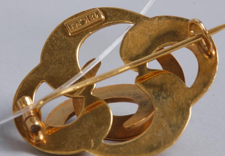 RING samt BROSCH, guld.
