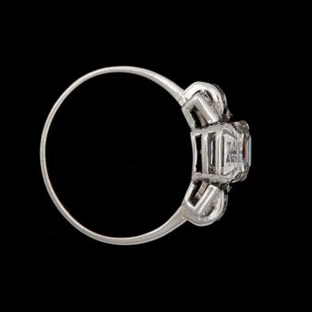 A diamond, total carat weight circa 2.50 cts, ring.