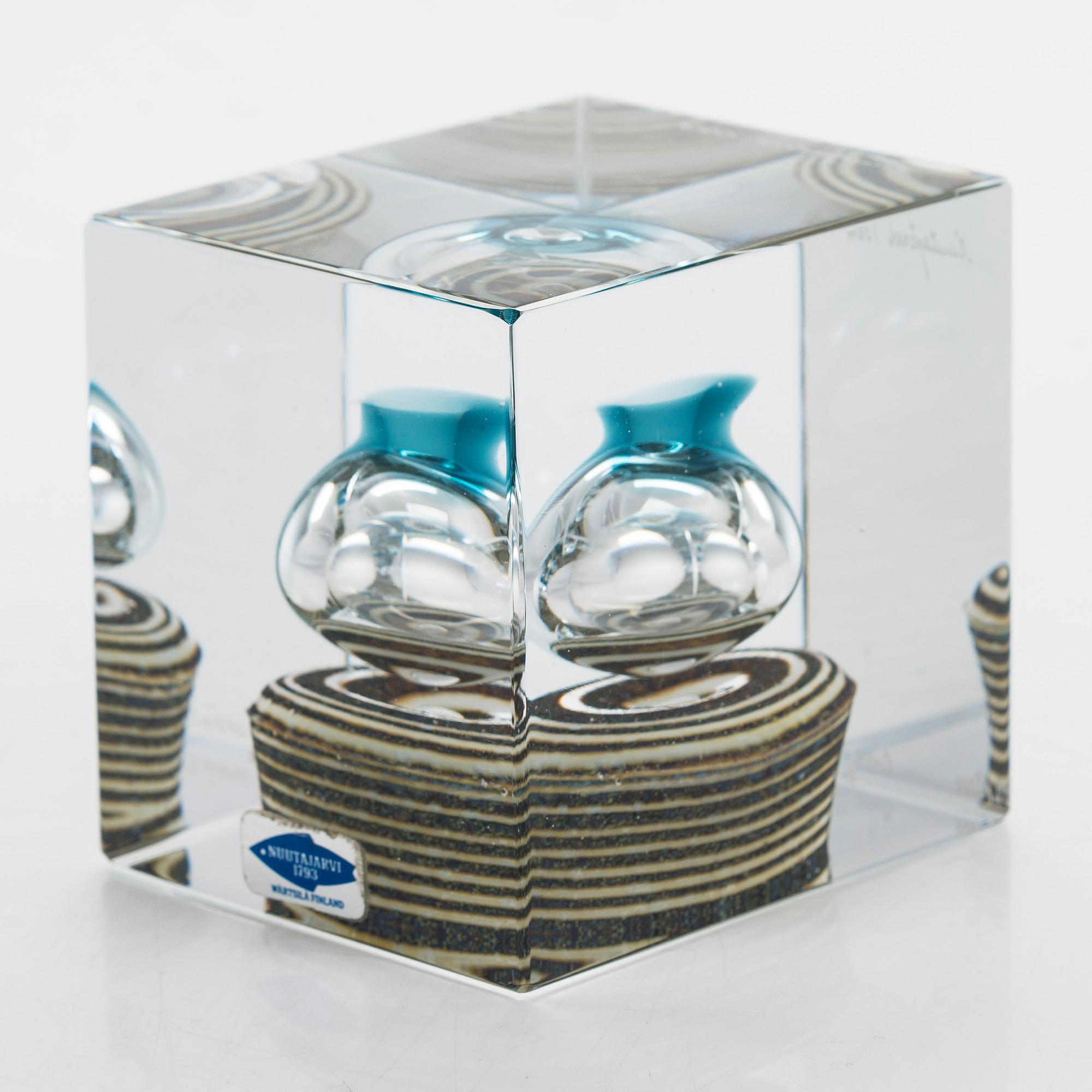 Oiva Toikka, vuosikuutio, signeerattu Oiva Toikka, Nuutajärvi 1982, numeroitu 92/2000.