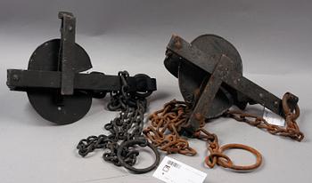 VARGSAXAR, 2 st, järn, 1800-tal.