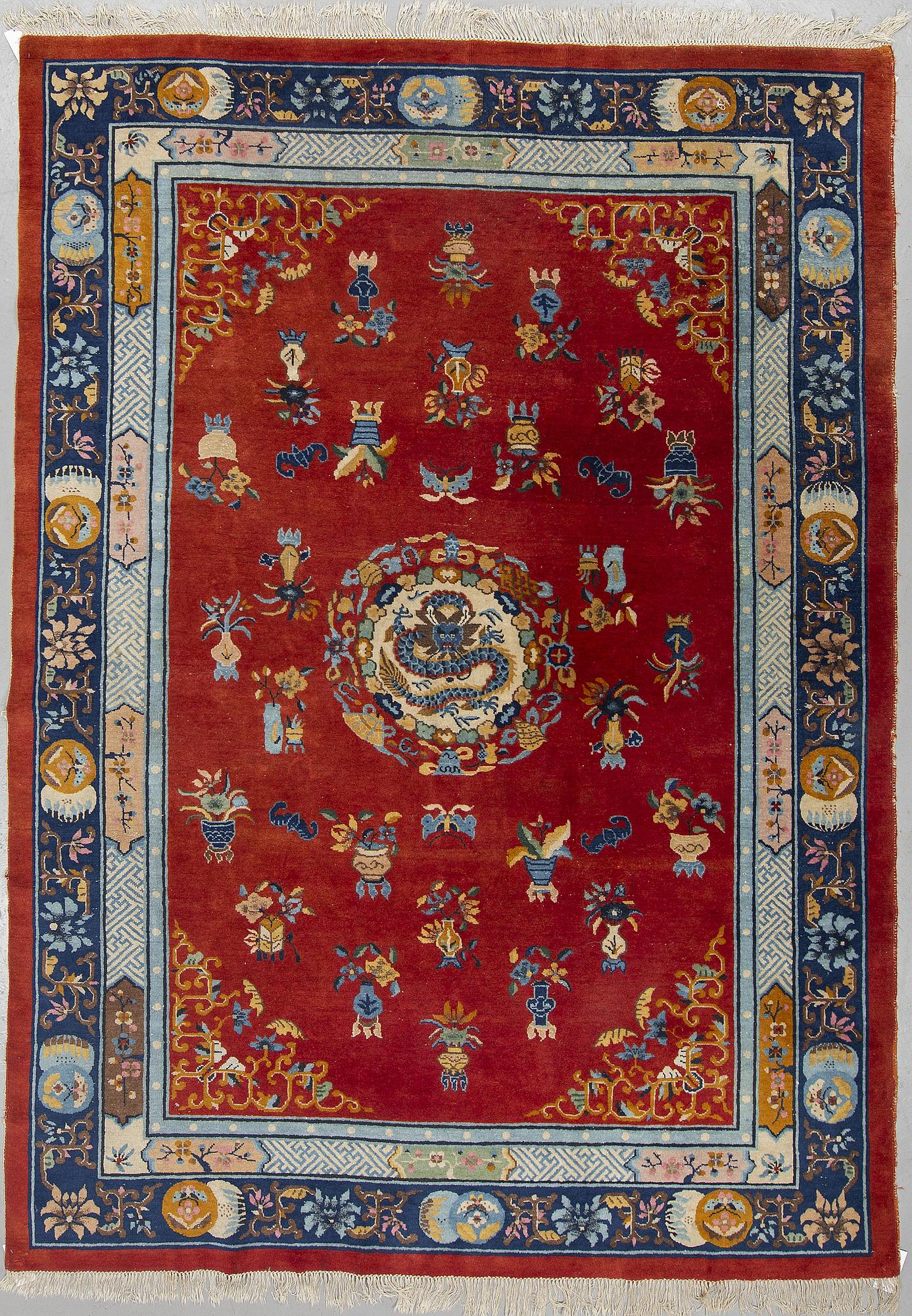 A carpet, semi-antique/old Kina, ca 295,5 x 212 cm.