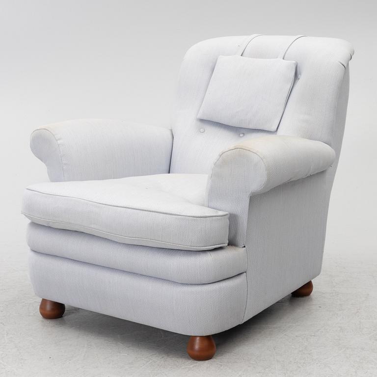 Josef Frank, fåtölj med fotpall, modell 336, Firma Svenskt Tenn.