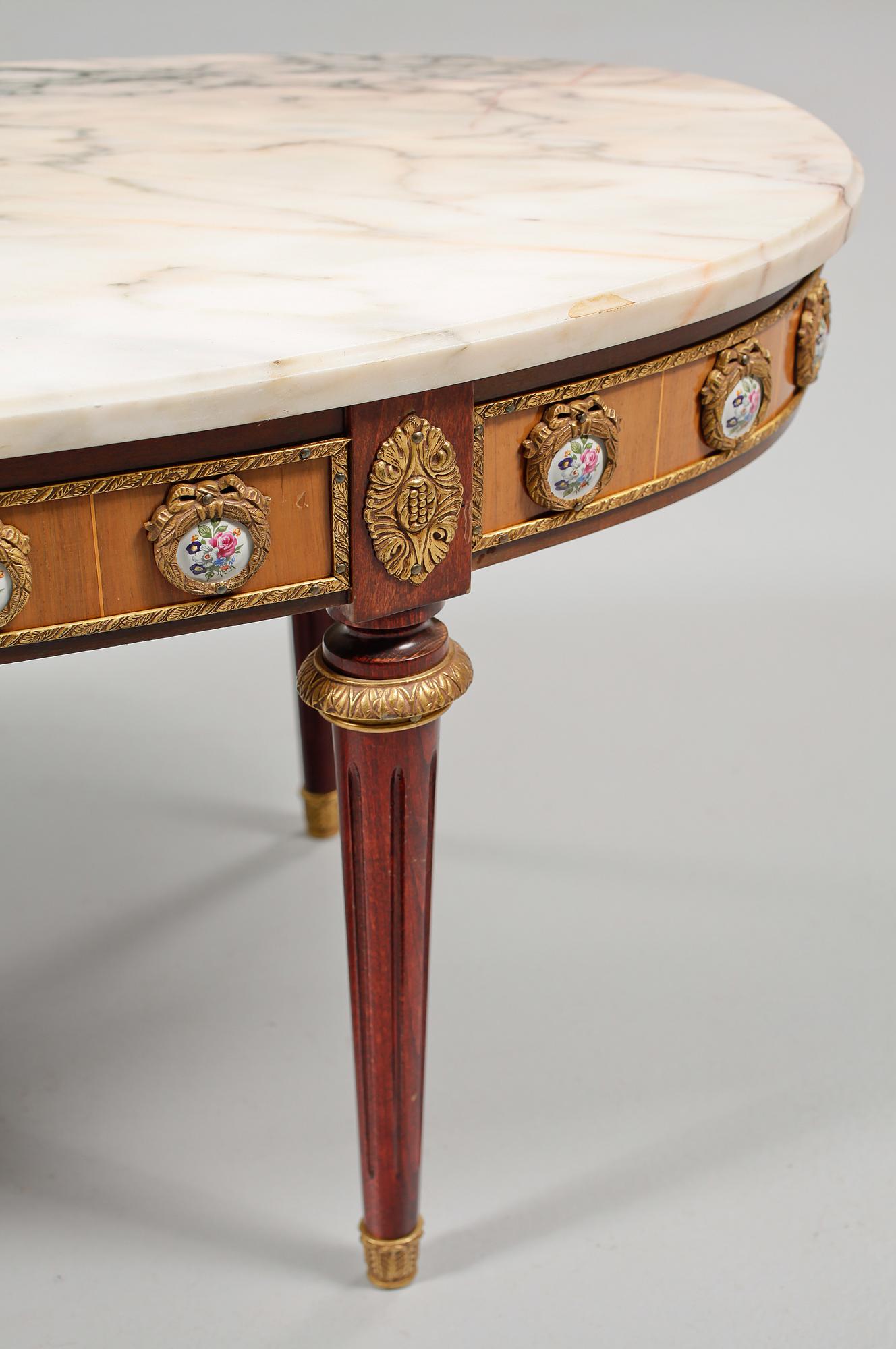 SOFFBORD, Louis XVI-stil, omkring 1900-talets mitt.