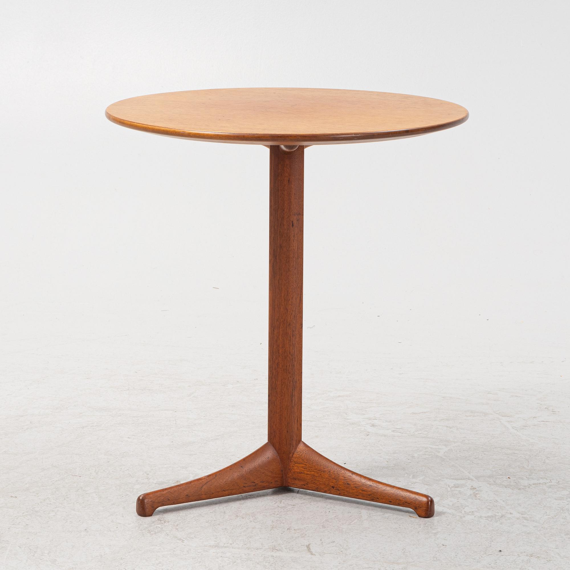 Yngvar Sandström, sidobord, Triva, Nordiska Kompaniet, Nyköping, daterat 1962.