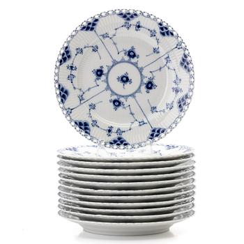 Royal Copenhagen, assietter, 12 st, porslin, "Musselmalet helblonde", Danmark.