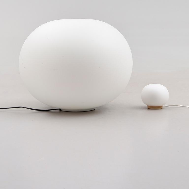 BORDSLAMPOR, 2 st, "Mini Glo-Ball" samt "Glo-Ball Basic 2", Flos.