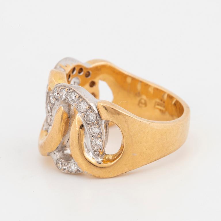 An 18K gold ring set with round brilliant-cut diamonds.