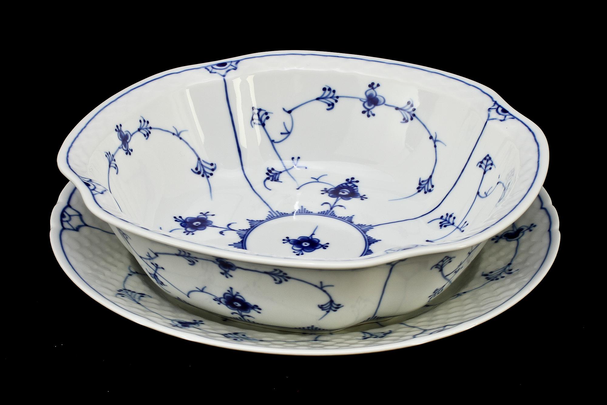 SERVISDELAR, 41 st, porslin, "Musselmalet", Bing & Grøndahl, Danmark.